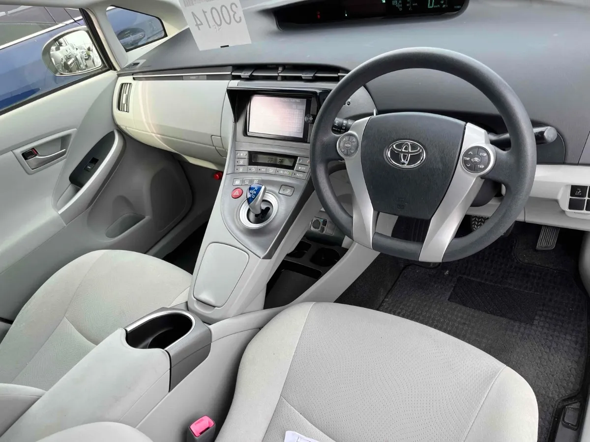 2012 Toyota Prius Carousel 2