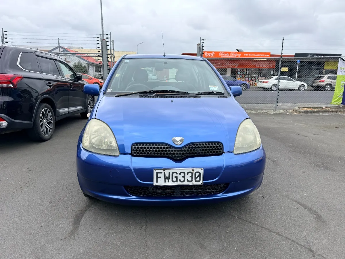 2001 Toyota Vitz Carousel 1