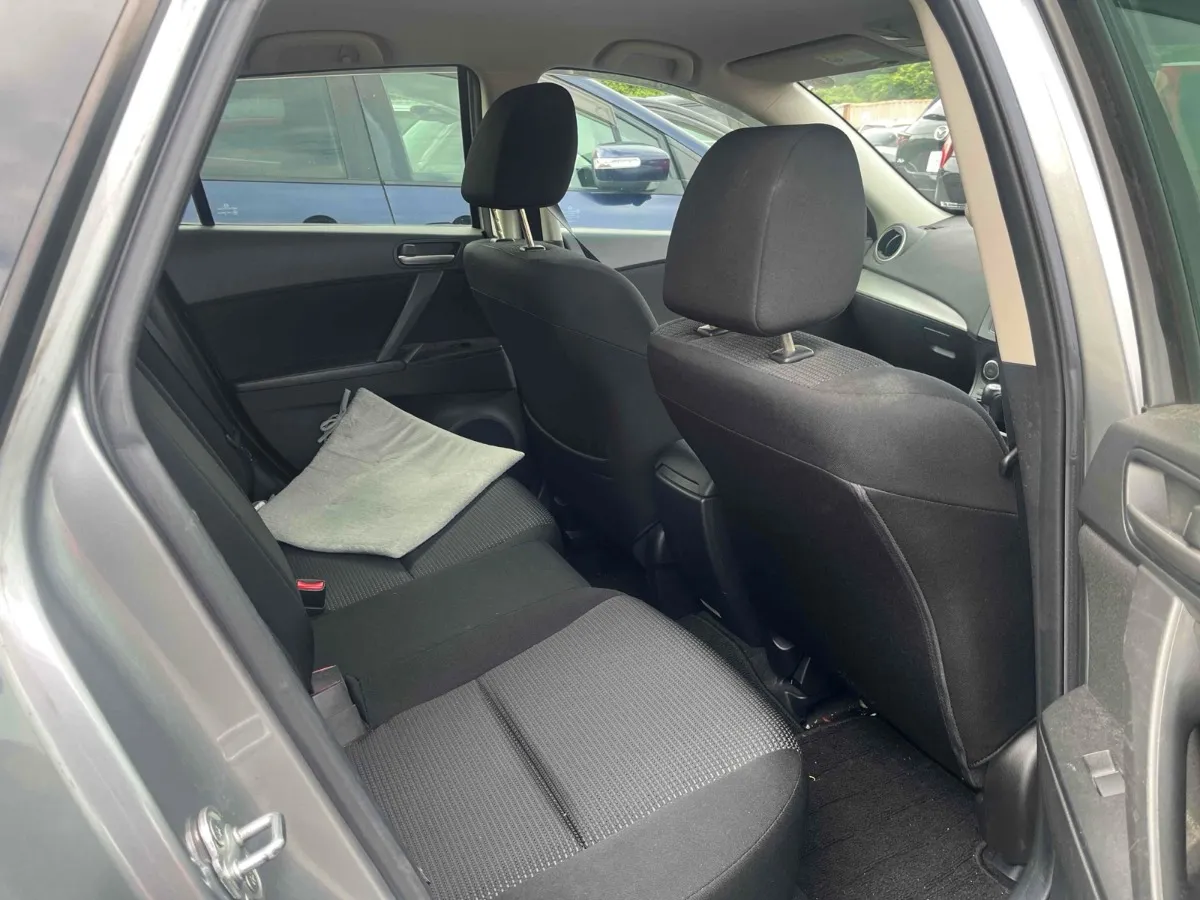 2013 Mazda Axela Carousel 2