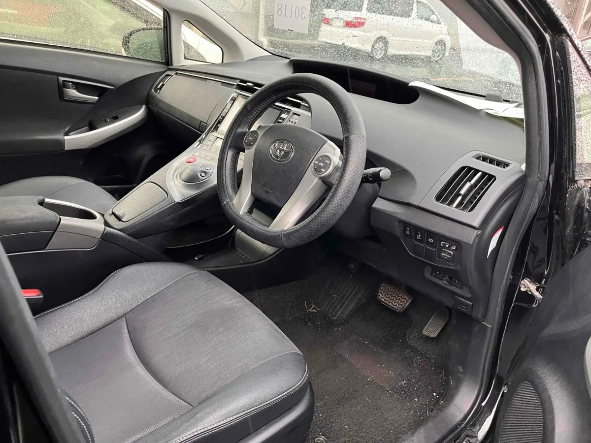 2014 Toyota Prius Carousel 2