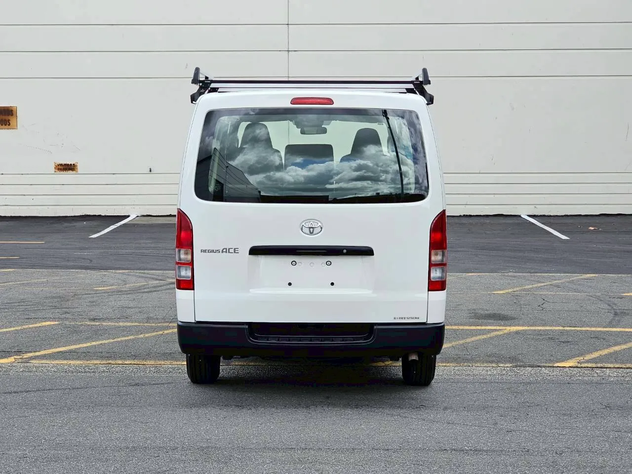 2018 Toyota Hiace 2.0 Petrol Low Kms Carousel 4