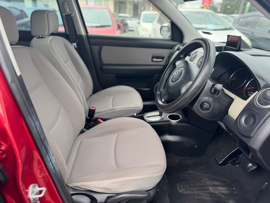 2005 Mazda Verisa Carousel 5