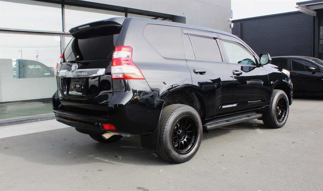 2017 Toyota LAND CRUISER PRADO TX Carousel 4