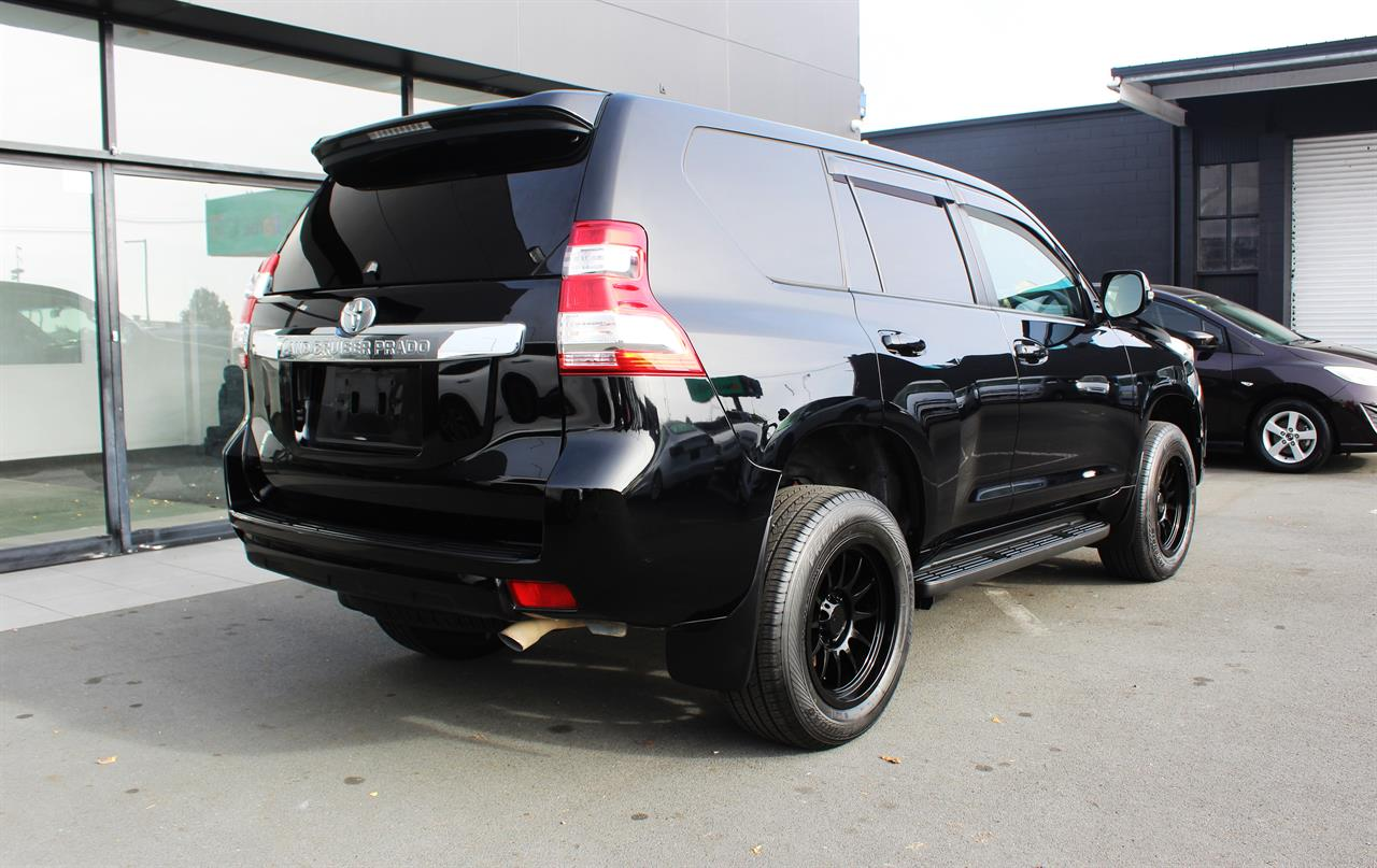 2017 Toyota LAND CRUISER PRADO TX Carousel 8