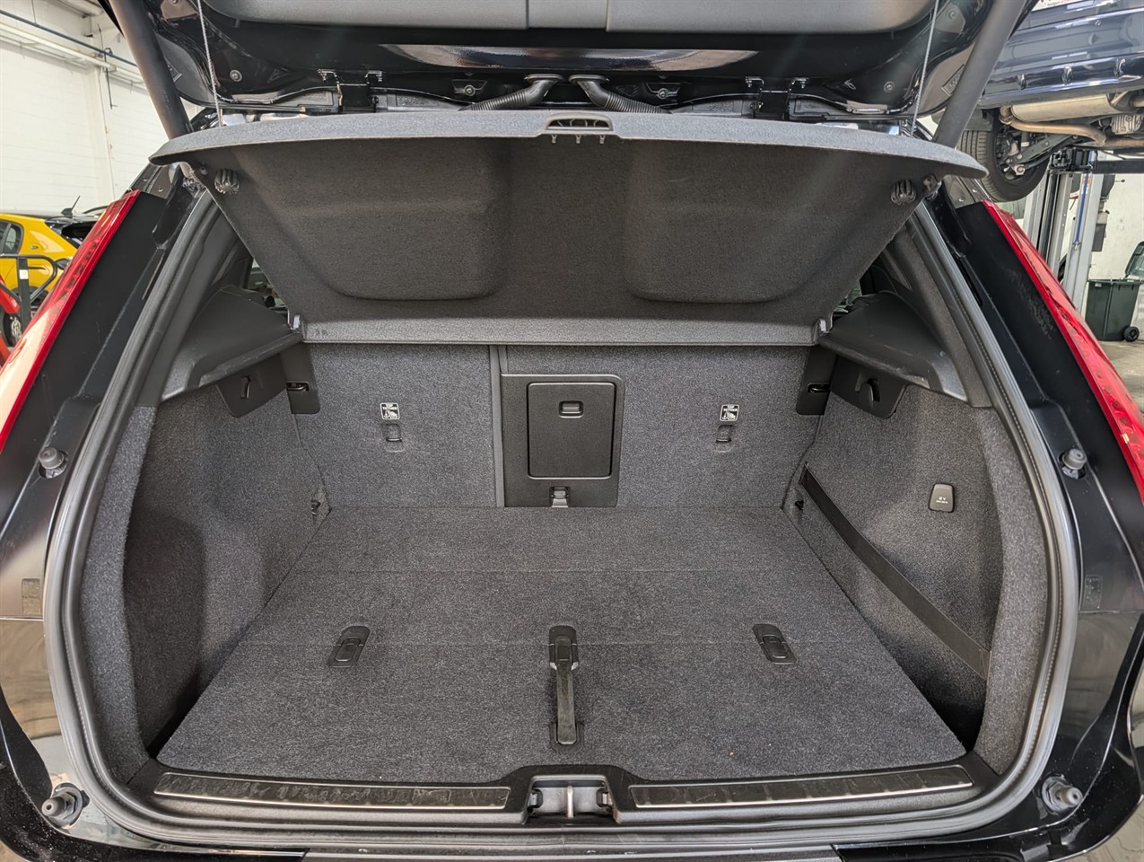 2018 Volvo XC40 4wd R Design T5 Carousel 5