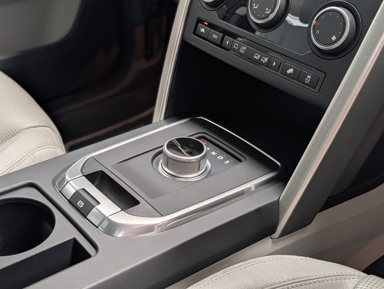2016 Land Rover Discovery Sport SE Si4 Carousel 2