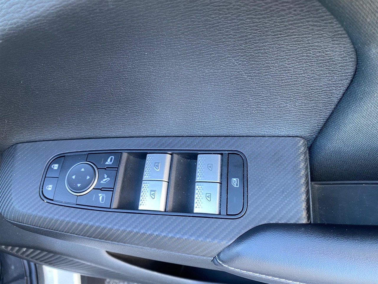 2022 Mitsubishi OUTLANDER LS 2.5P/4WD/CVT Carousel 1