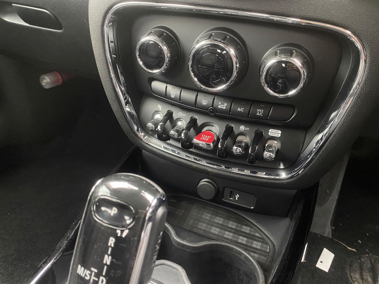 2020 Mini Cooper D Clubman Carousel 4