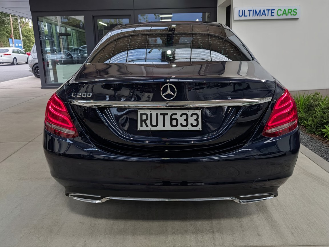 2015 Mercedes-Benz C-Class 4D C200 Carousel 10