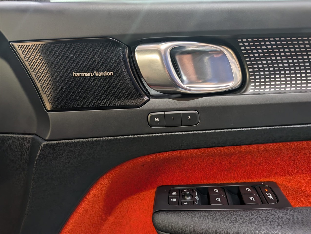 2018 Volvo XC40 4wd R Design T5 Carousel 14
