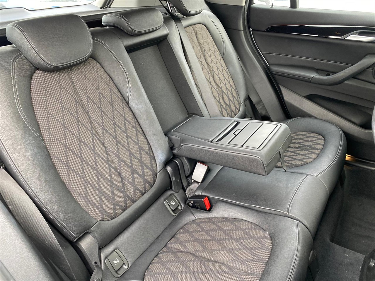 2016 BMW X1 xDrive 20i Carousel 3