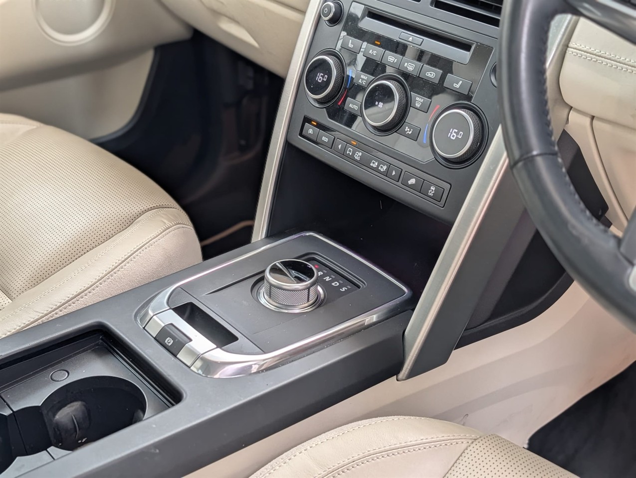 2016 Land Rover Discovery Sport HSE Luxury Carousel 1