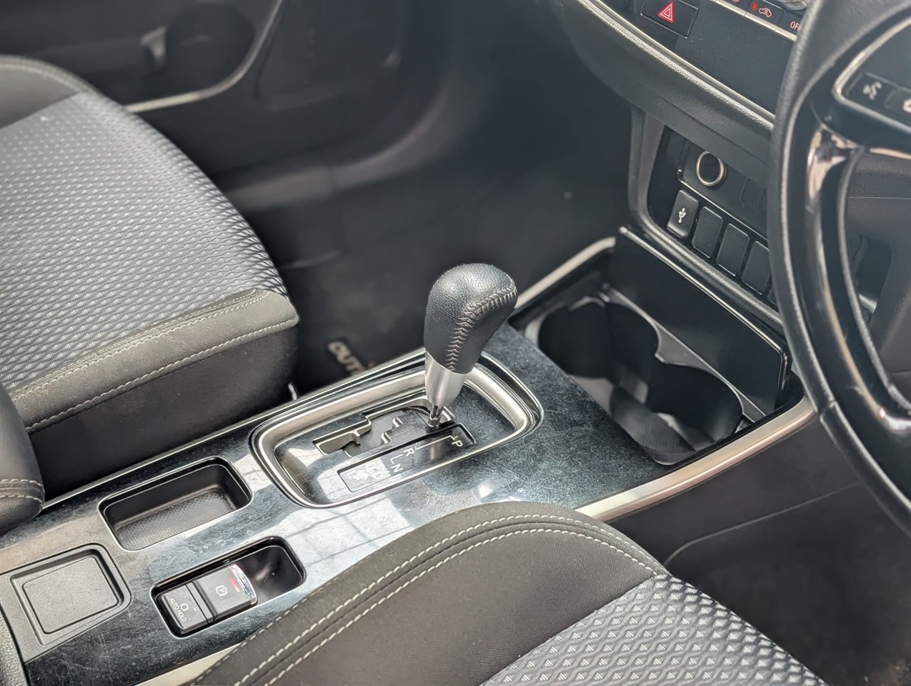 2022 Mitsubishi OUTLANDER Carousel 1