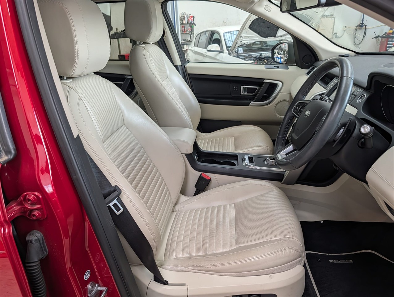 2016 Land Rover Discovery Sport HSE Luxury Carousel 10