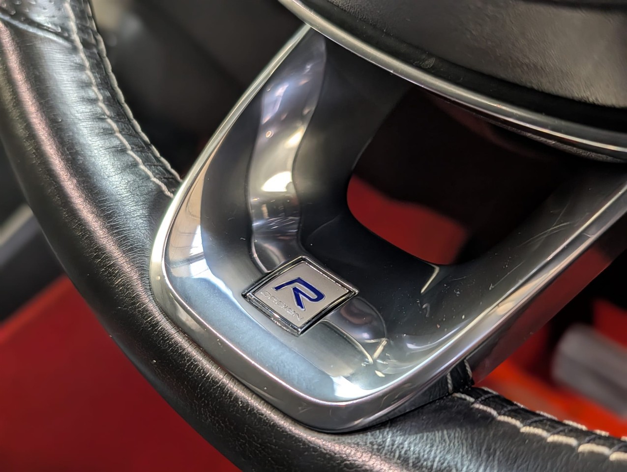 2018 Volvo XC40 4wd R Design T5 Carousel 3