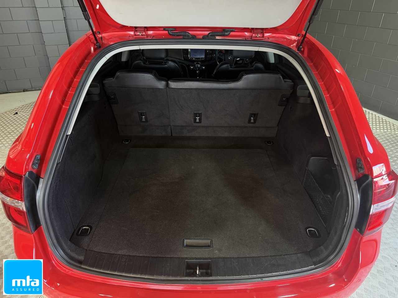 second hand 2015 Holden Commodore VF2 SV6 3.6P/6AT/SW for sale NZ Collage 1