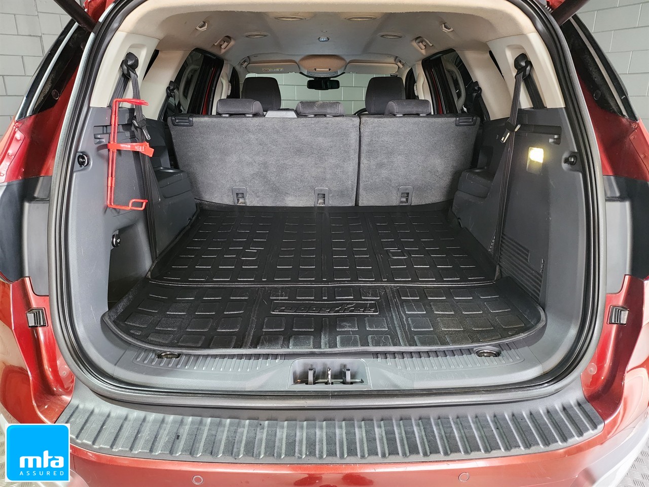 2017 Ford Everest TREND 3.2D/4WD/6AT Carousel 1