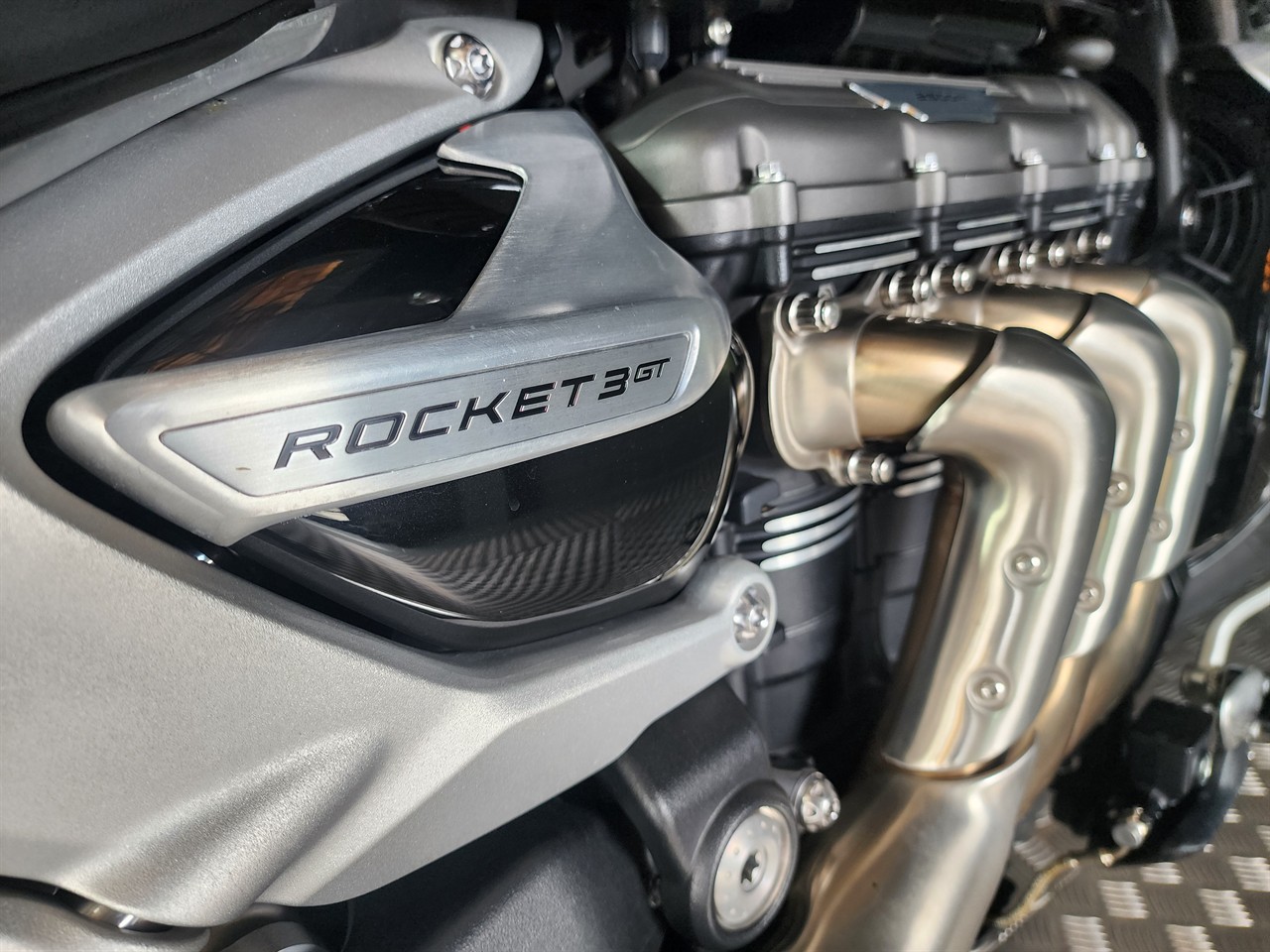 2023 Triumph Rocket 3 GT YJ1 Carousel 2