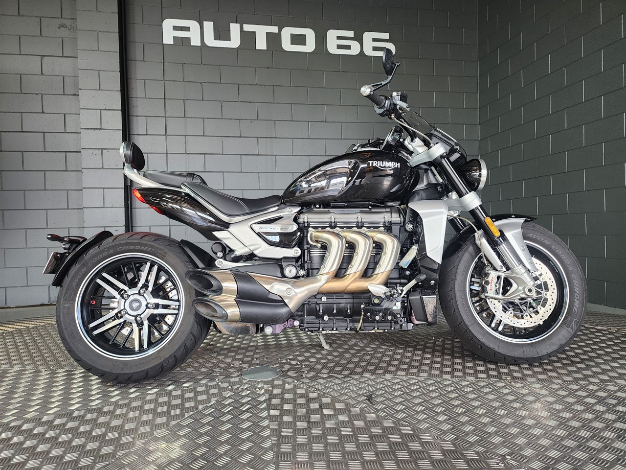 2023 Triumph Rocket 3 GT YJ1 Carousel 4