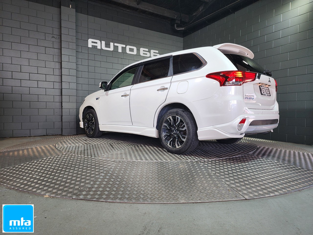 2015 Mitsubishi Outlander PLUG IN HYBRID Carousel 5