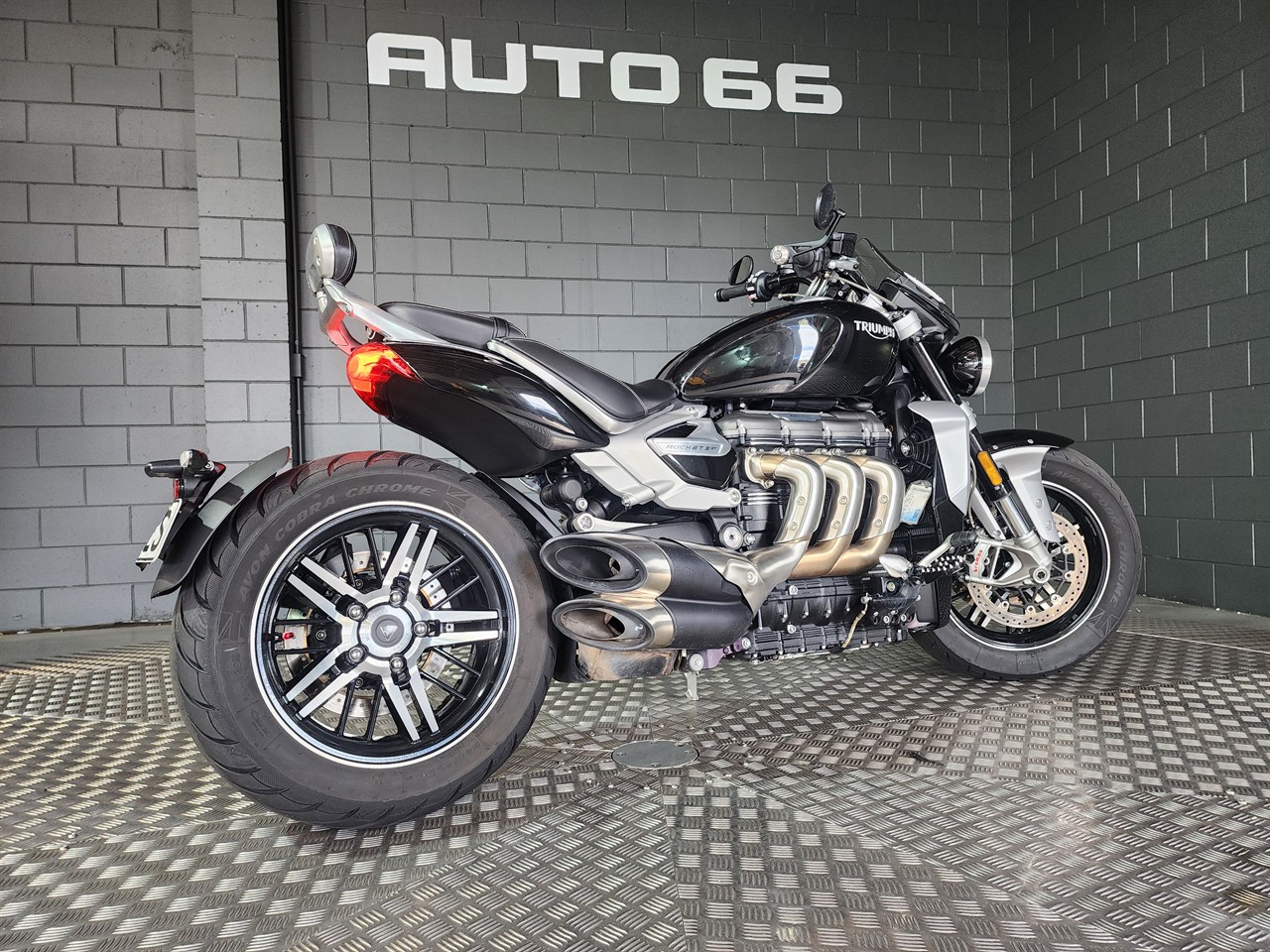 2023 Triumph Rocket 3 GT YJ1 Carousel 3
