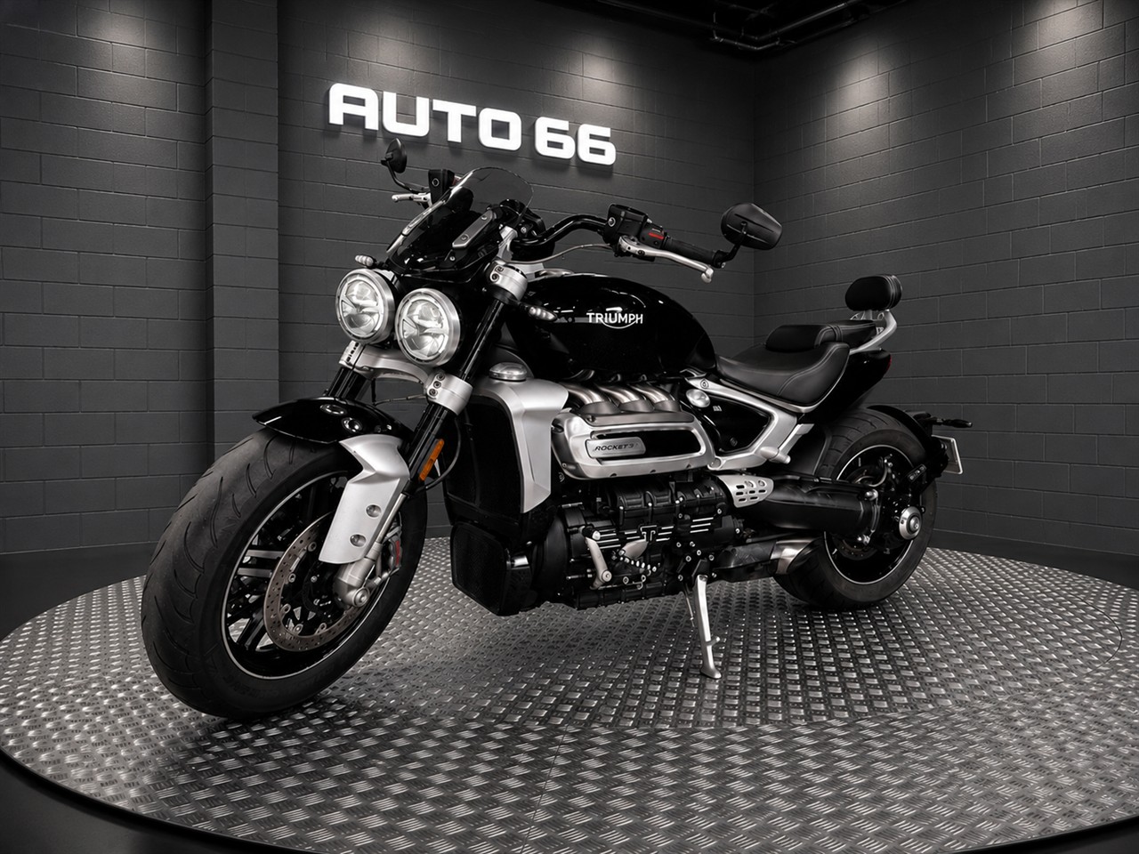 2023 Triumph Rocket 3 GT YJ1 Carousel 7