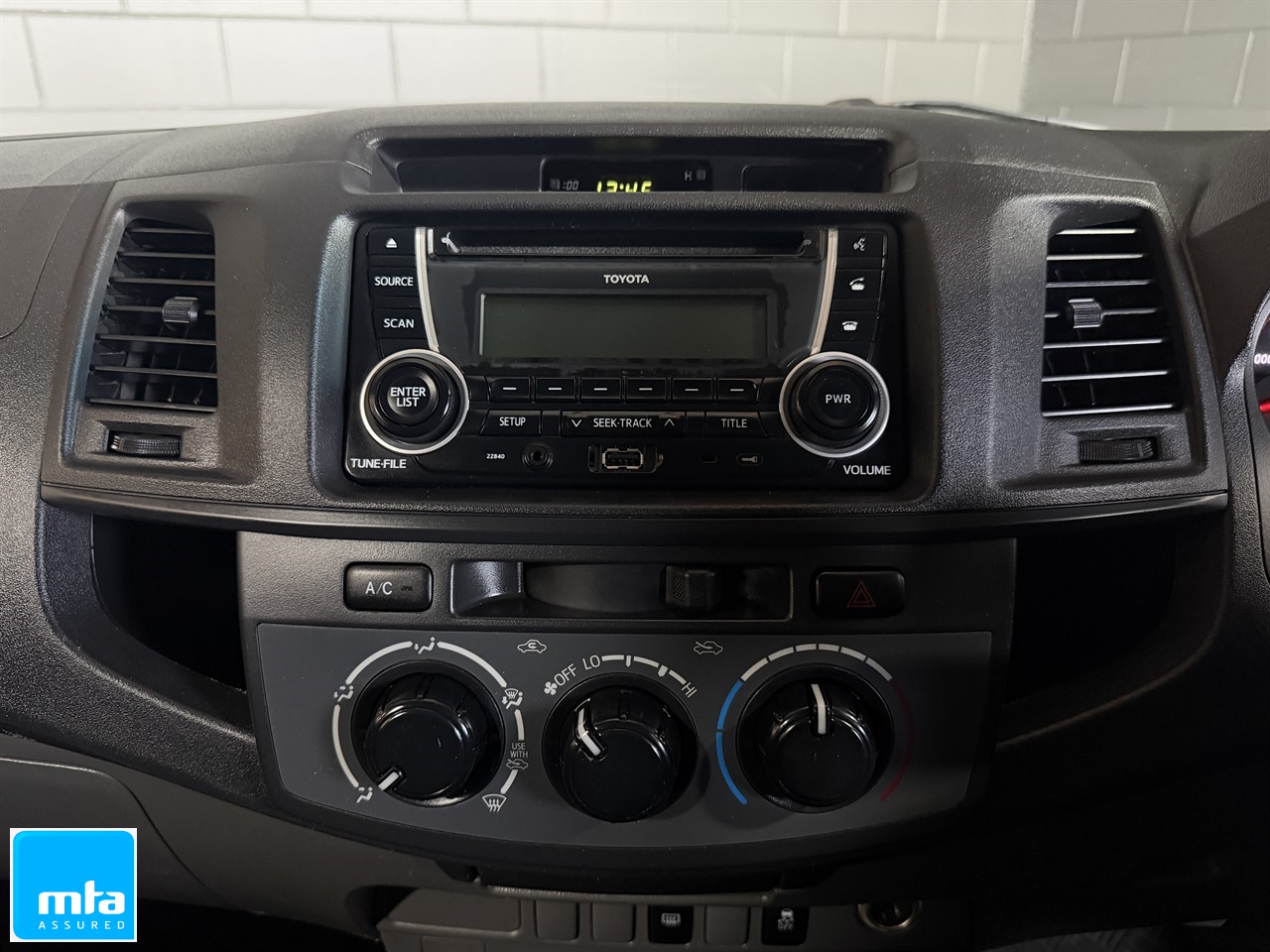 2011 Toyota Hilux 4WD 3.0TD DC UTE 5M Collage 2