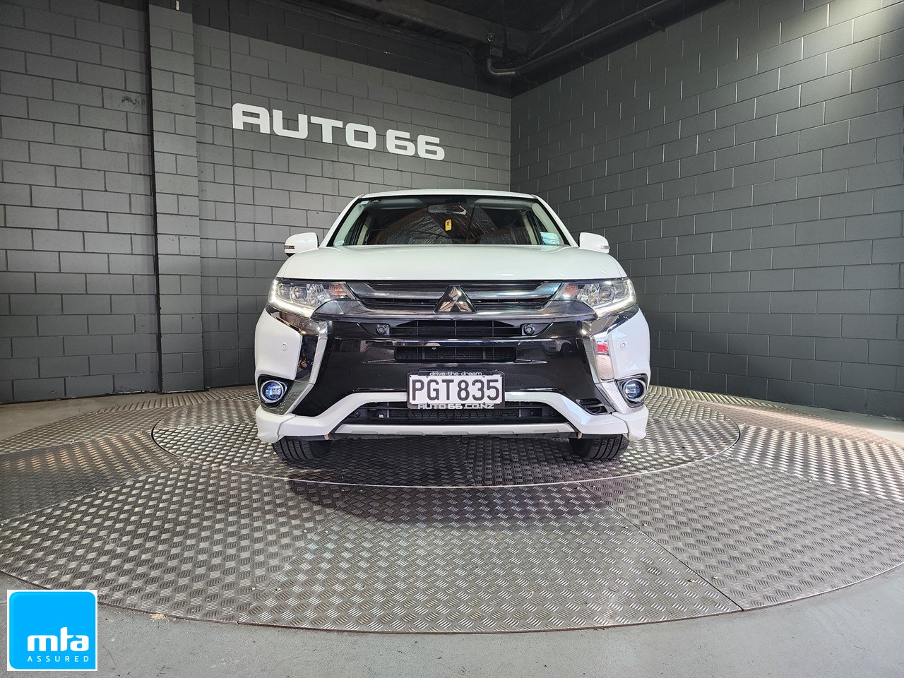 2015 Mitsubishi Outlander PLUG IN HYBRID Carousel 6