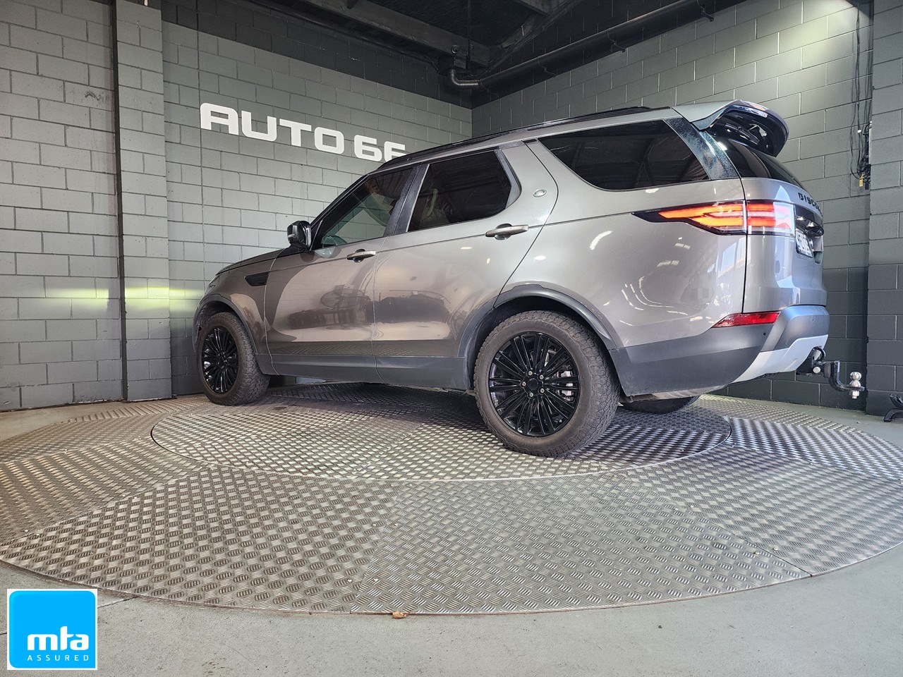 2018 Land Rover Discovery TD6 HSE 3.0DT/4WD Carousel 16