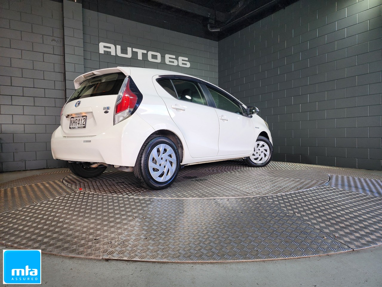 2016 Toyota Aqua Carousel 9