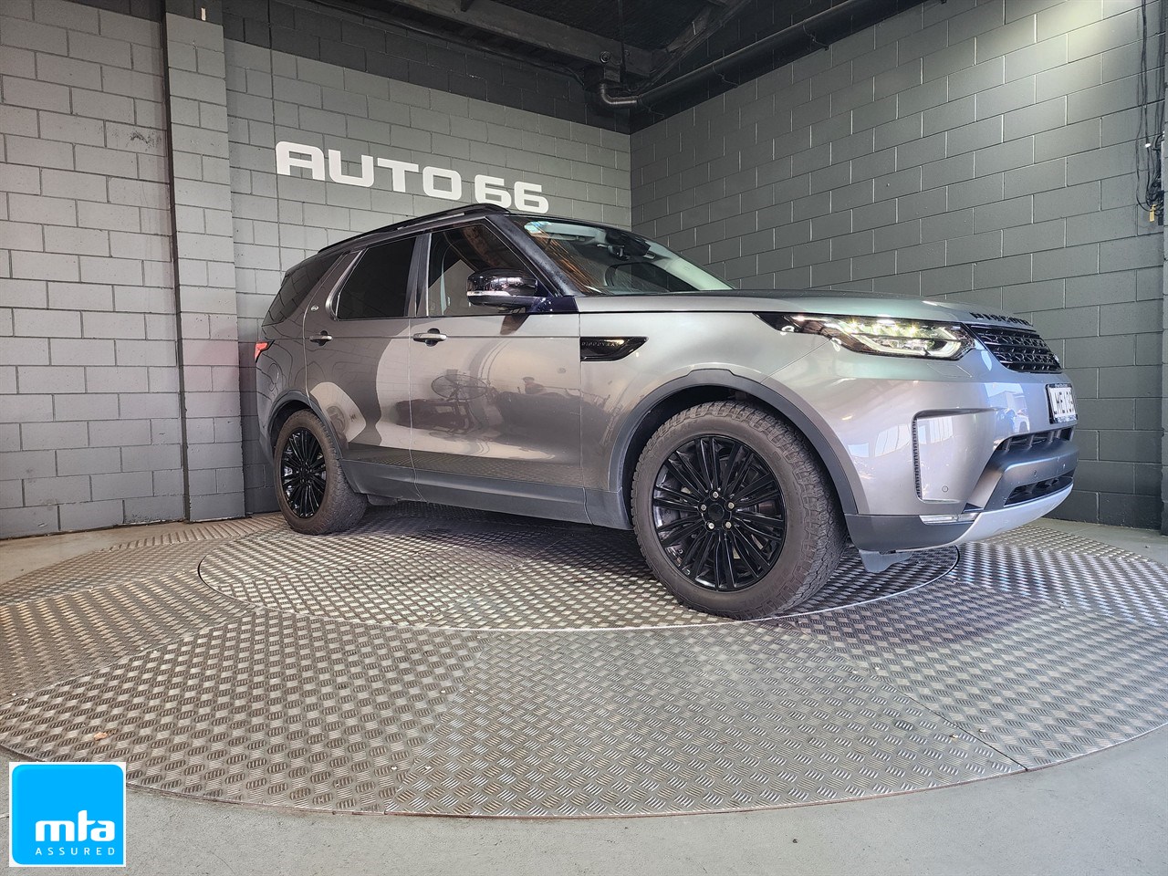 2018 Land Rover Discovery TD6 HSE 3.0DT/4WD Carousel 15