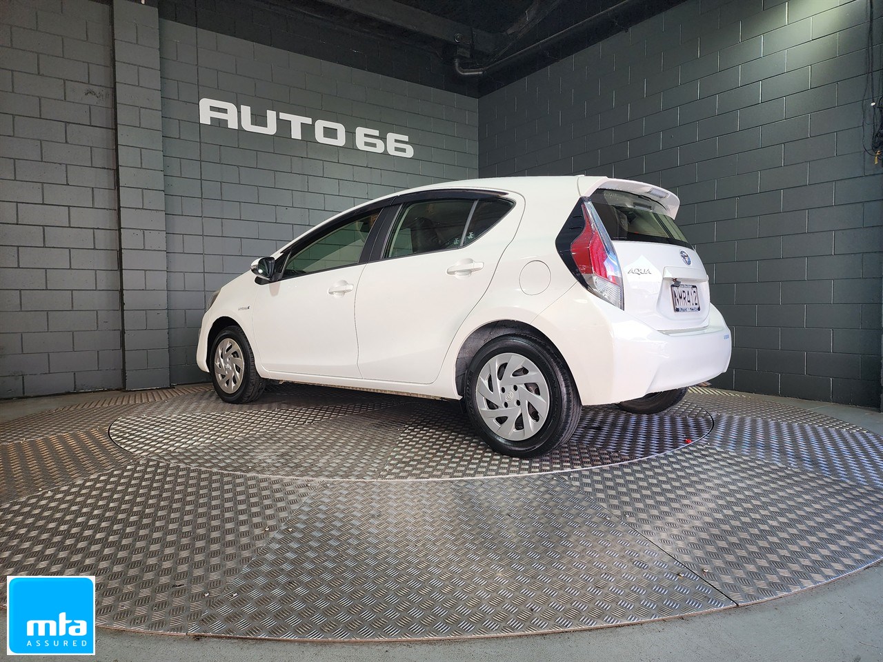 2016 Toyota Aqua Carousel 11