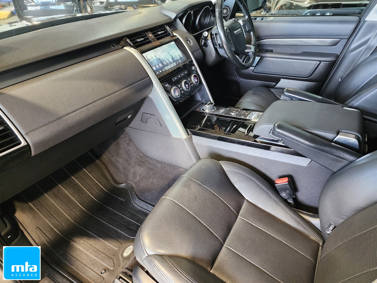 2018 Land Rover Discovery TD6 HSE 3.0DT/4WD Carousel 6