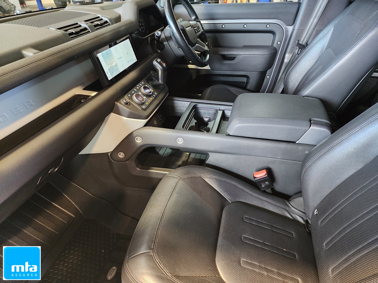 2021 Land Rover Defender 110 P400 SE 3.0PT Carousel 6
