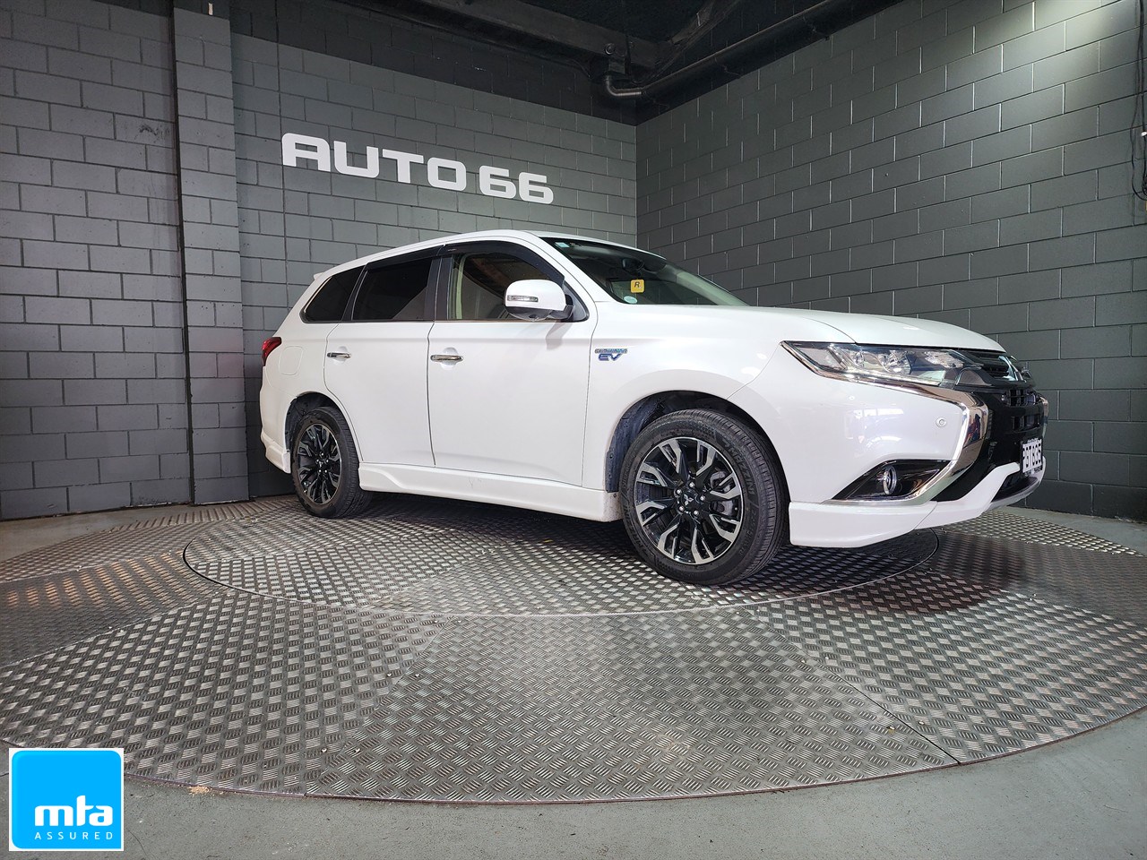 2015 Mitsubishi Outlander PLUG IN HYBRID Carousel 4