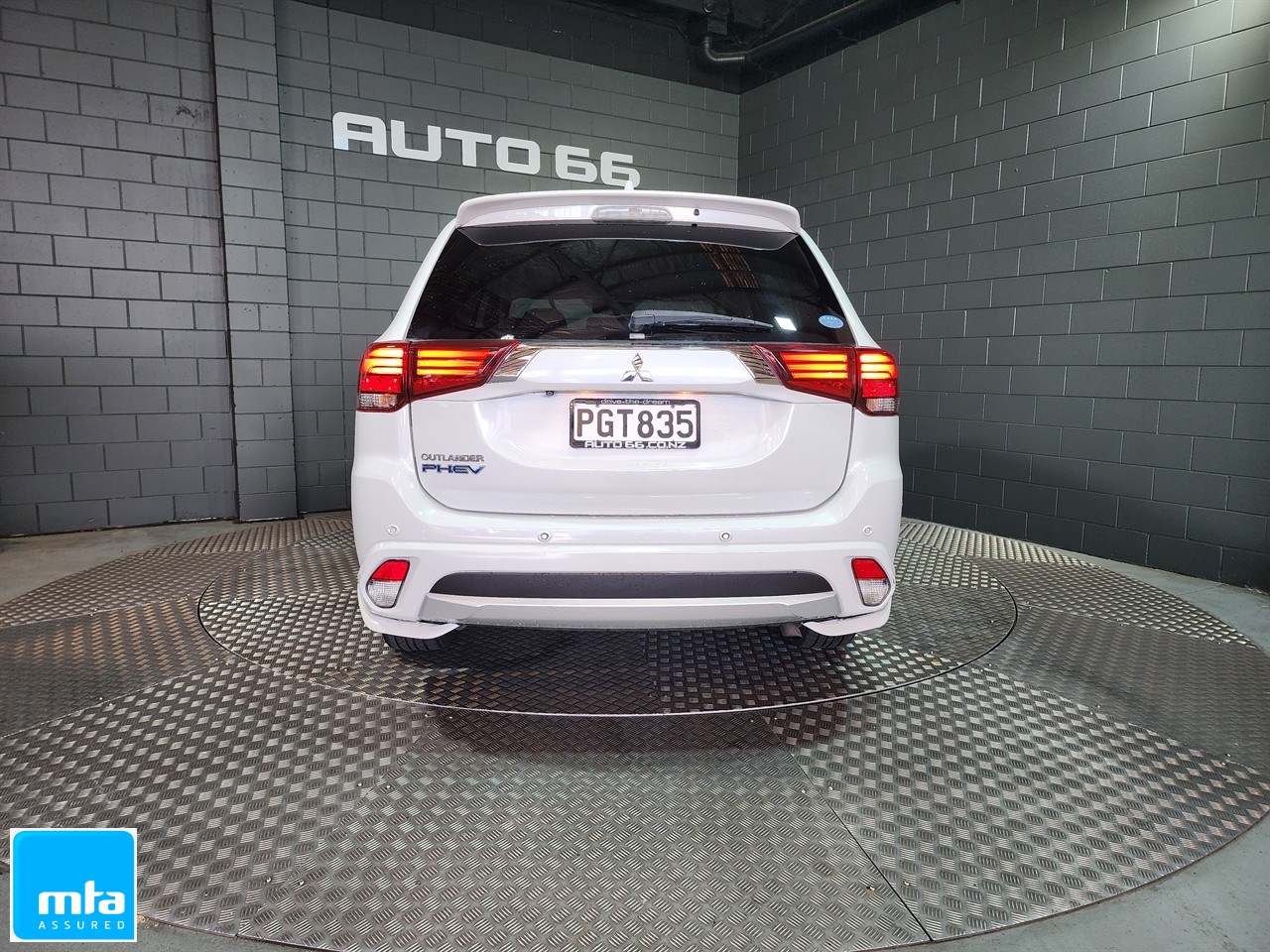 2015 Mitsubishi Outlander PLUG IN HYBRID Carousel 7