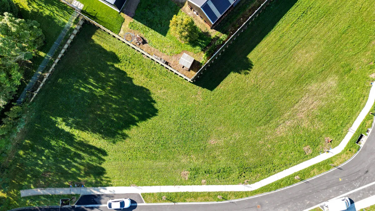 470 (Lot 18) Greenhill Drive Carousel 2