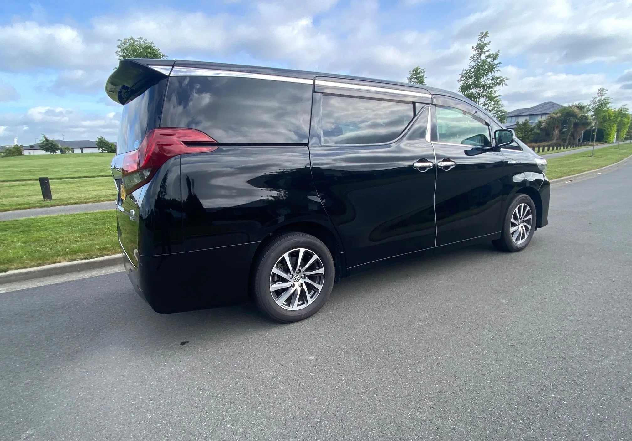 2017 Toyota ALPHARD HYBRID "TOP SPEC" 7 SEATER  Carousel 5