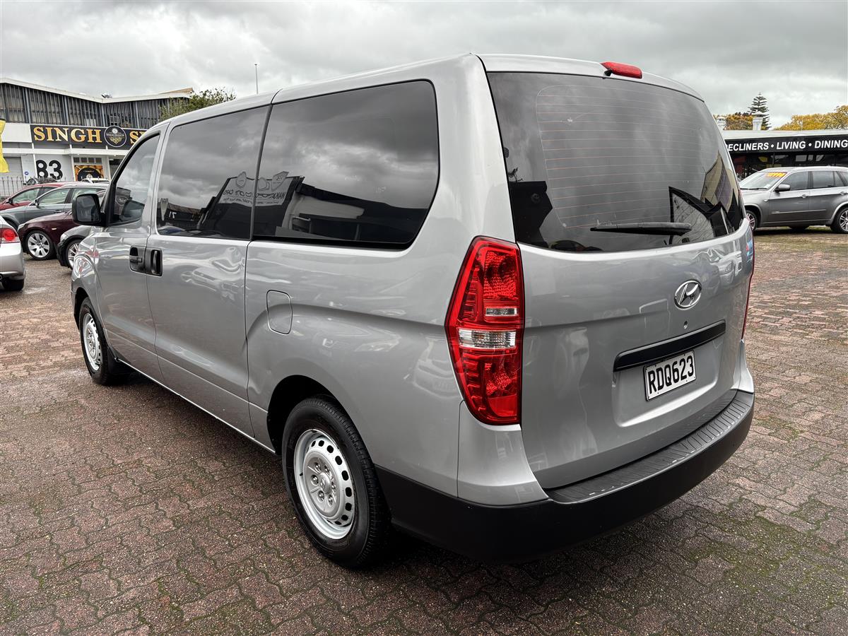 2014 Hyundai iLoad 2.5 CRDI MANUAL Carousel 2