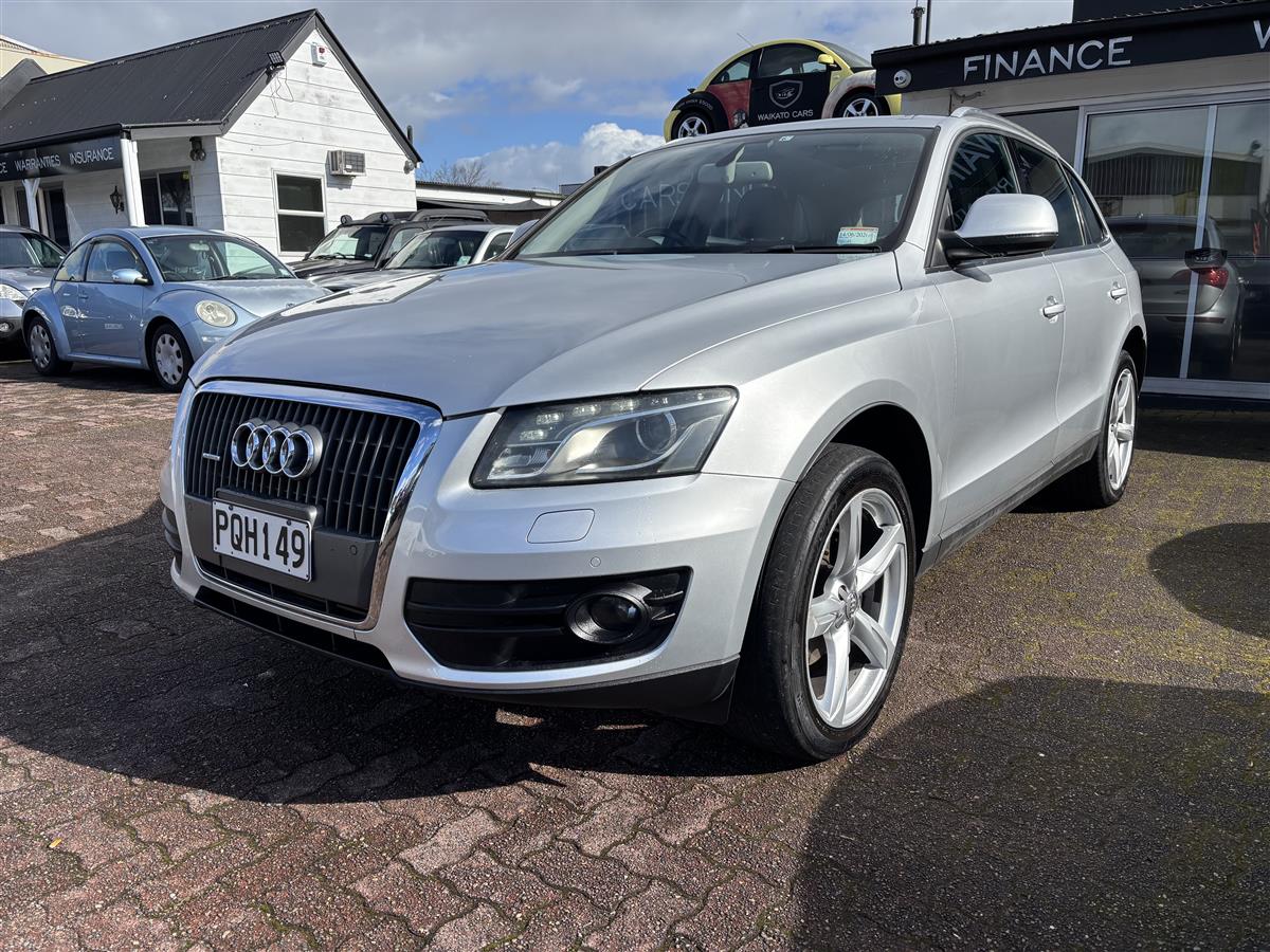 2009 Audi Q5 2.0T Quattro Carousel 1
