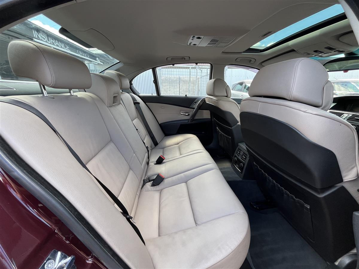 2006 BMW 550i Carousel 5