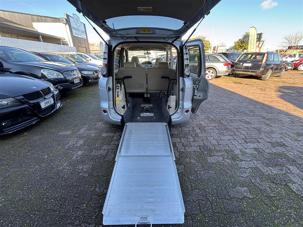 2008 Toyota Sienta Wheelchair Accessible Carousel 8