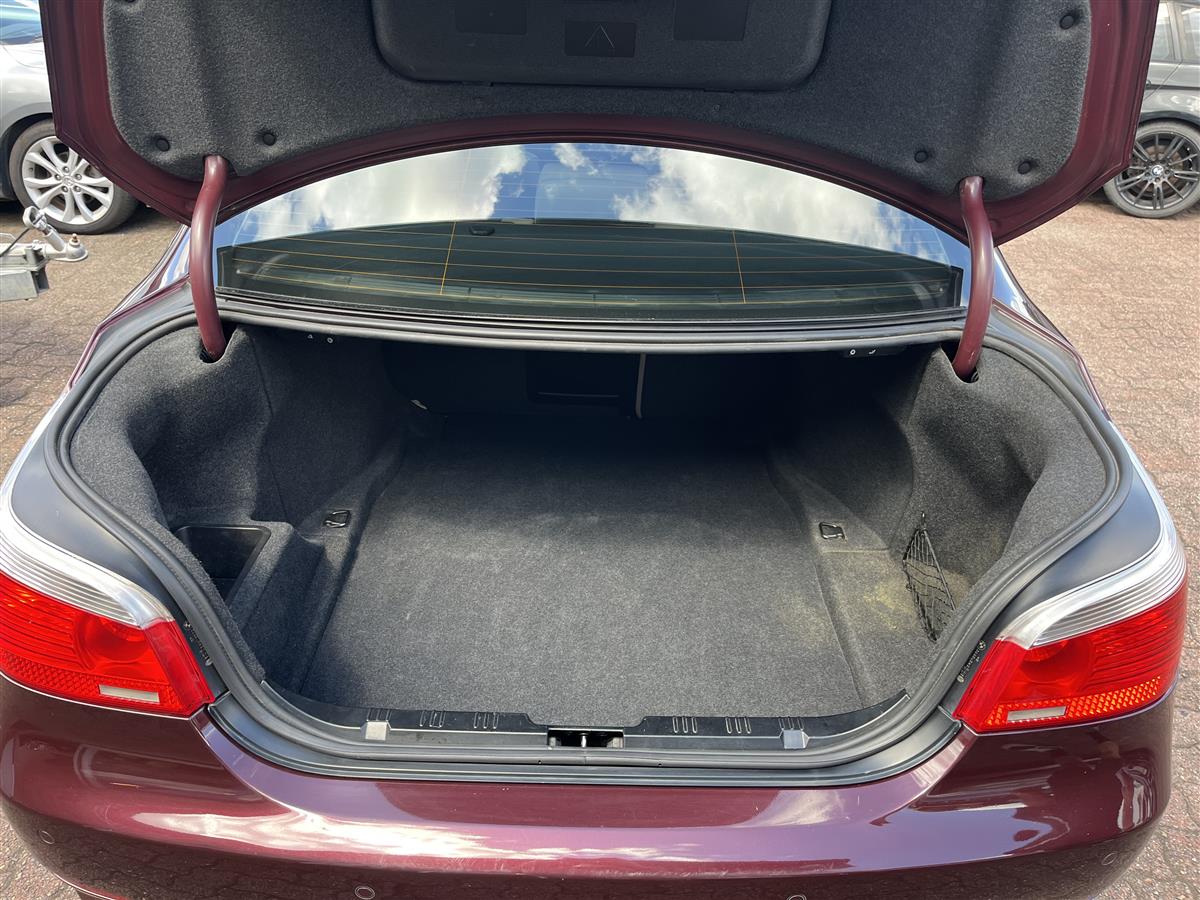 2006 BMW 550i Carousel 4