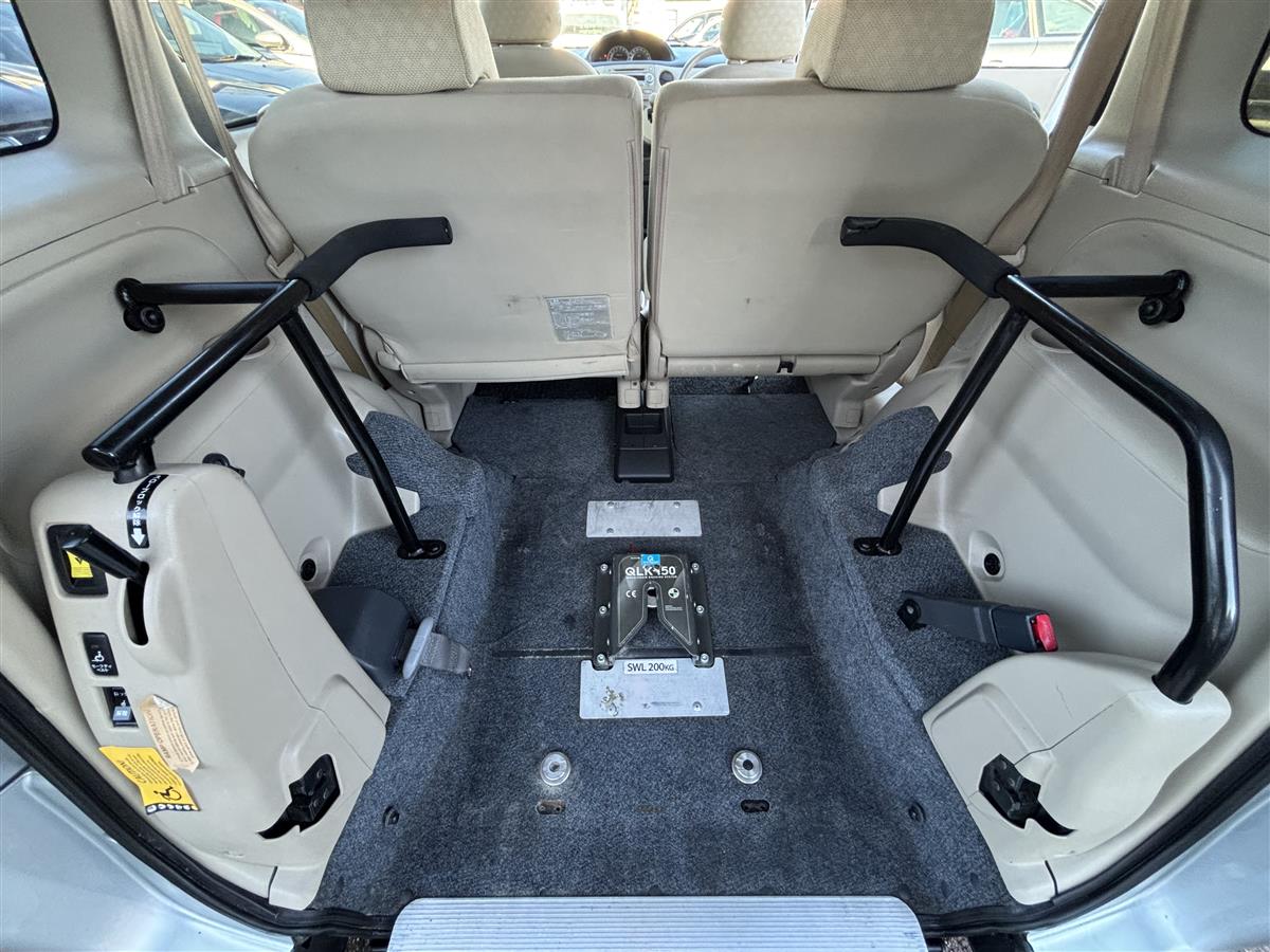 2008 Toyota Sienta Wheelchair Accessible Carousel 9