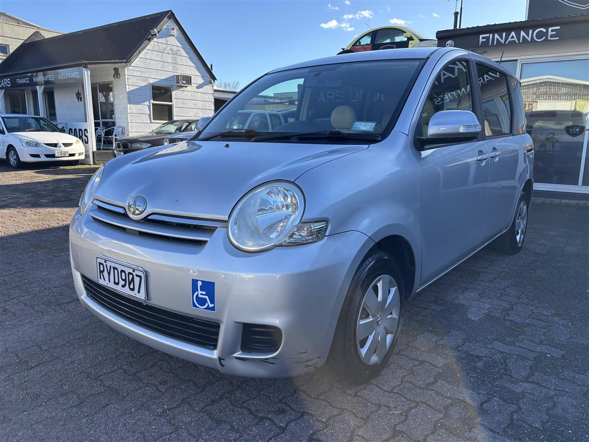 2008 Toyota Sienta Wheelchair Accessible Carousel 1