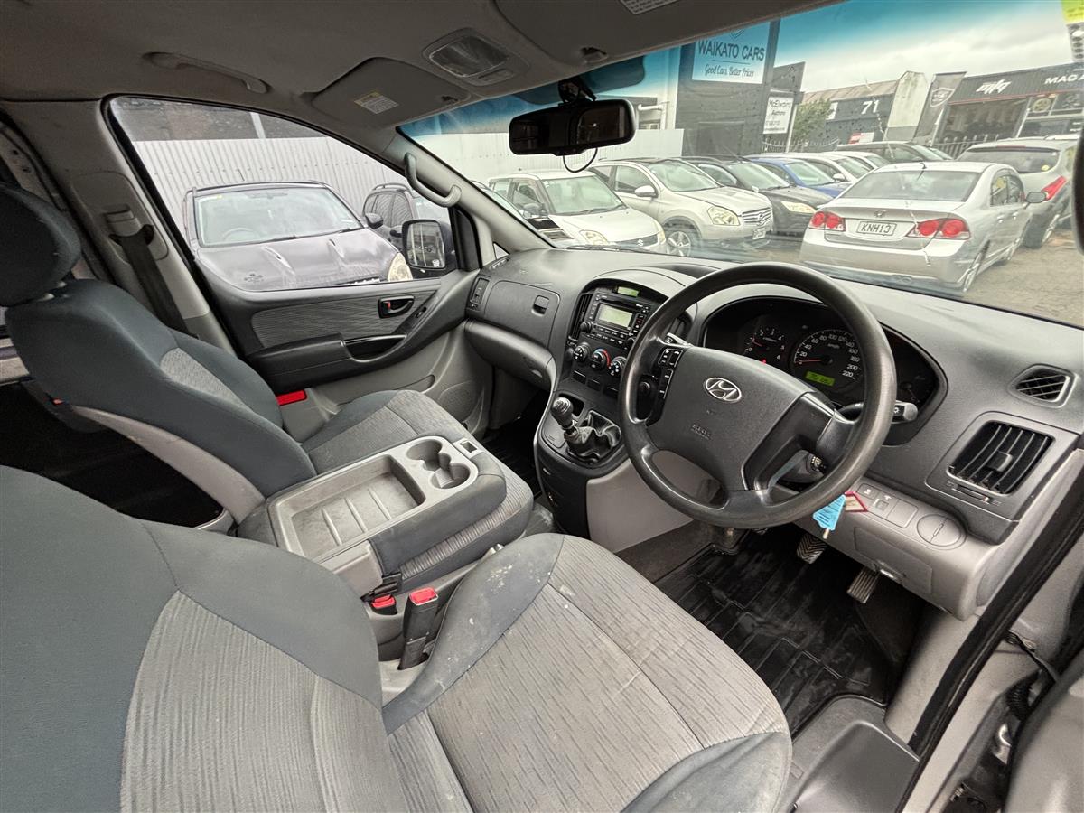 2014 Hyundai iLoad 2.5 CRDI MANUAL Carousel 6
