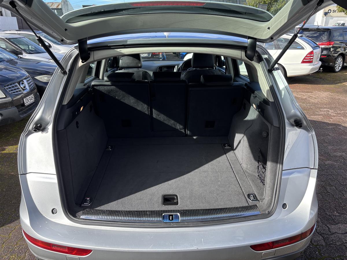 2009 Audi Q5 2.0T Quattro Carousel 4