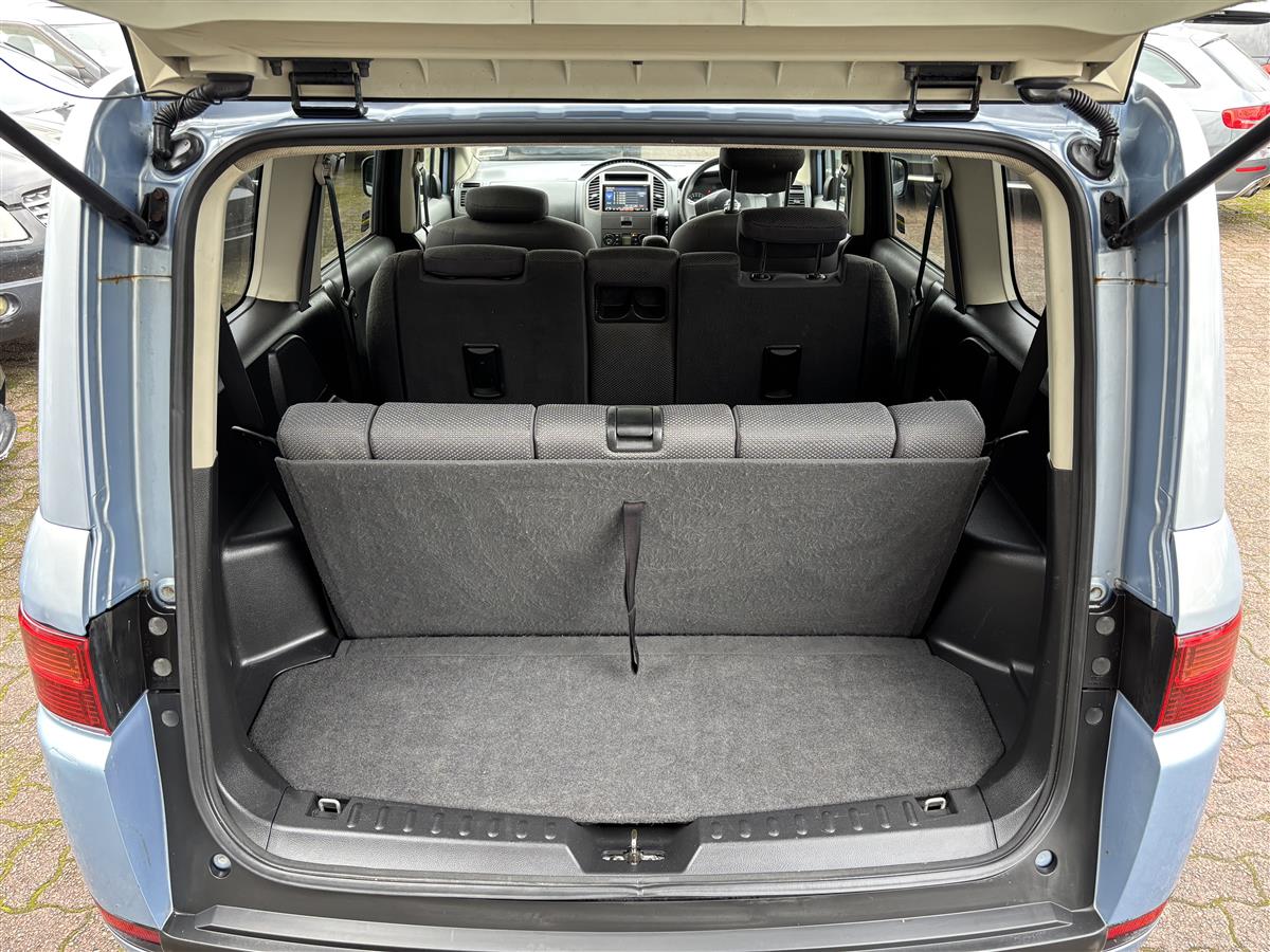 2005 Nissan Lafesta 20S Carousel 4