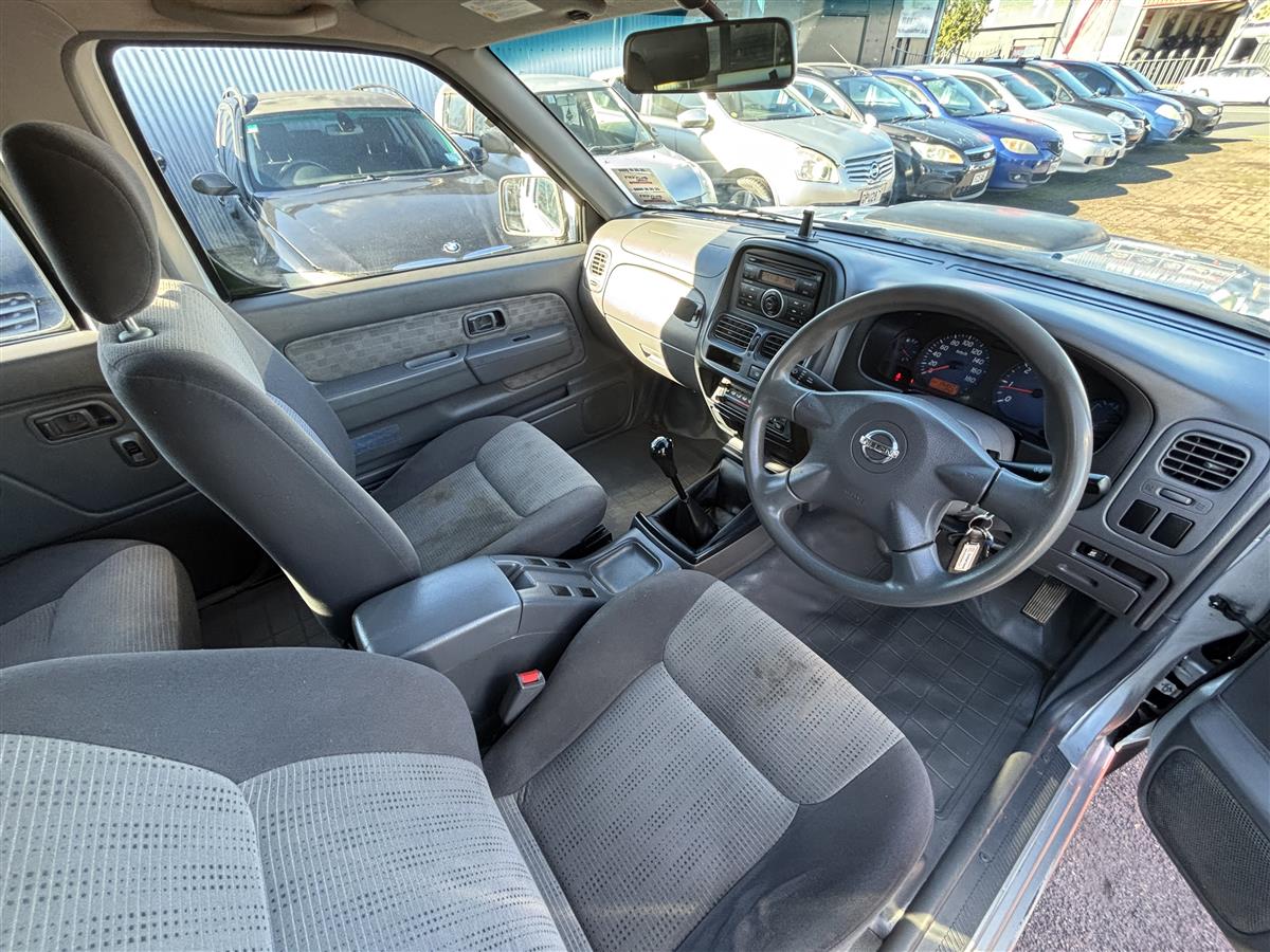 2011 Nissan Navara DX 2WD 2.5TD Carousel 7