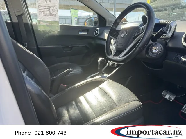 HOLDEN 2015 Carousel 6
